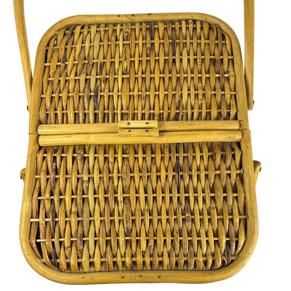 Wicker Vintage Picnic Basket Lined with Double Handles - Picture 7 of 14
